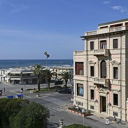 Villa Tina Hotel Viareggio Exterior photo