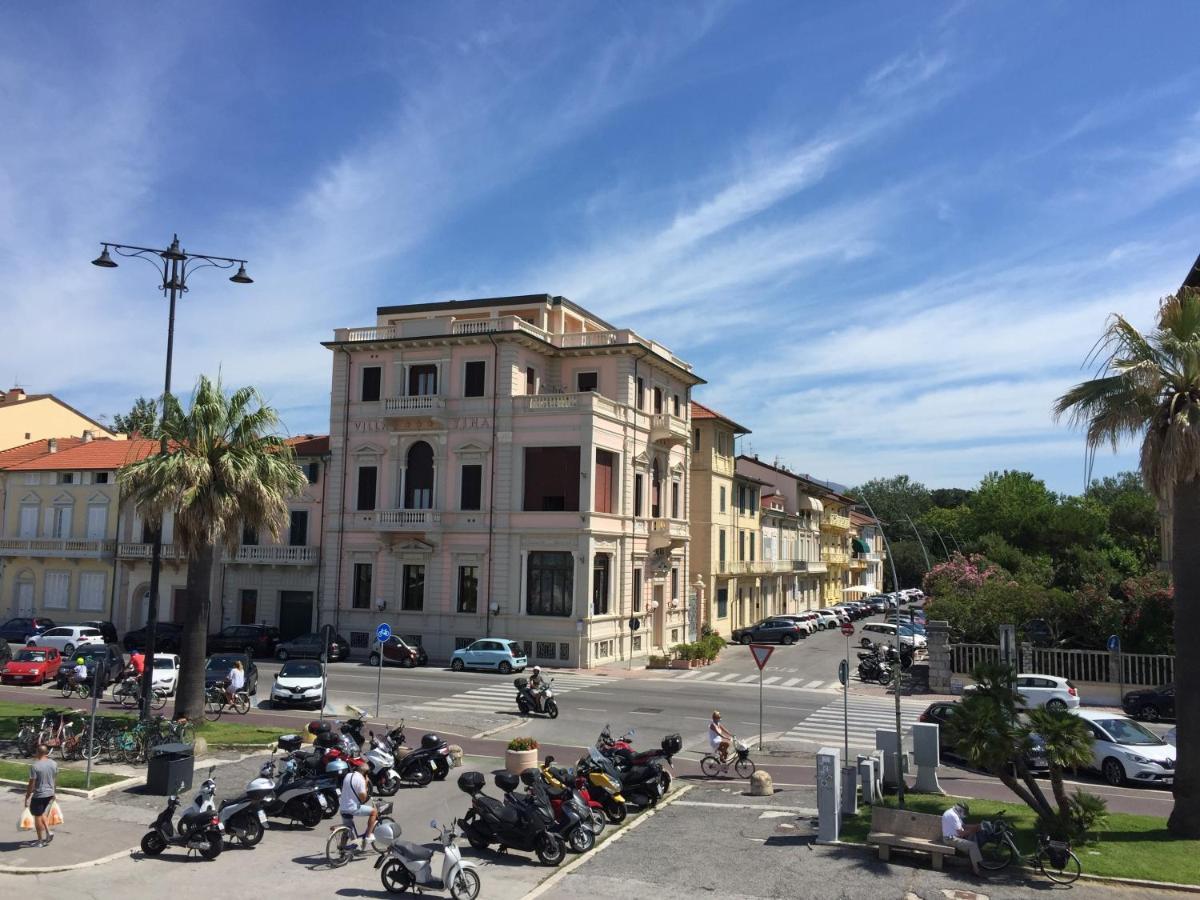 Villa Tina Hotel Viareggio Exterior photo