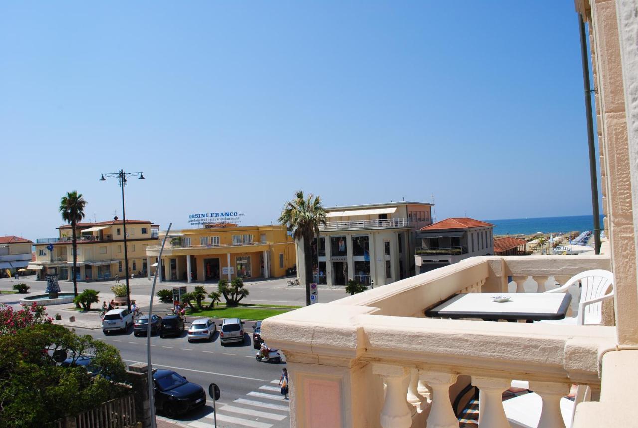 Villa Tina Hotel Viareggio Exterior photo