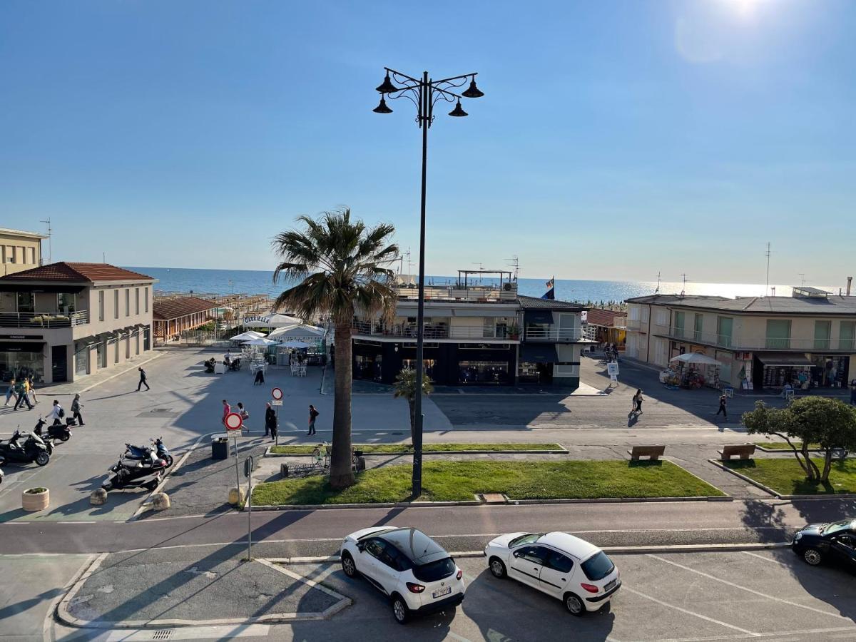 Villa Tina Hotel Viareggio Exterior photo