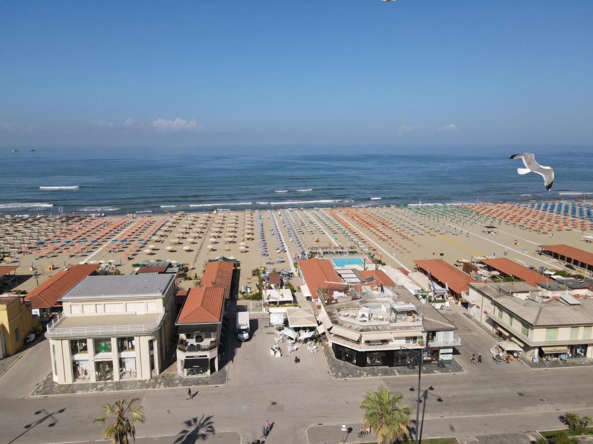 Villa Tina Hotel Viareggio Exterior photo