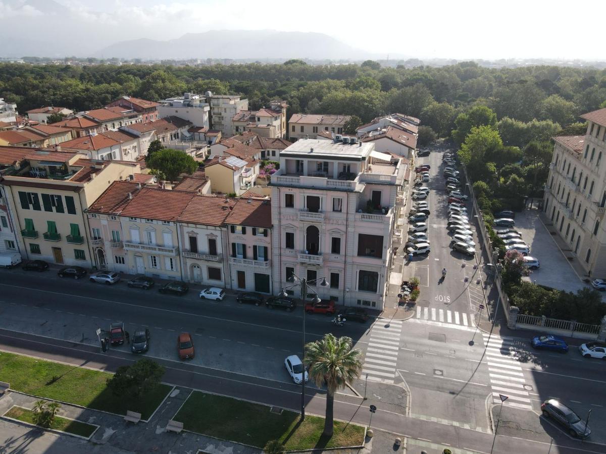 Villa Tina Hotel Viareggio Exterior photo